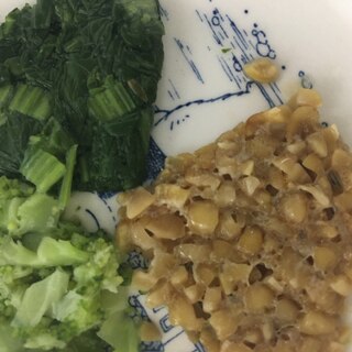 ⁑離乳食カミカミ期⁑ブロッコリーと小松菜納豆